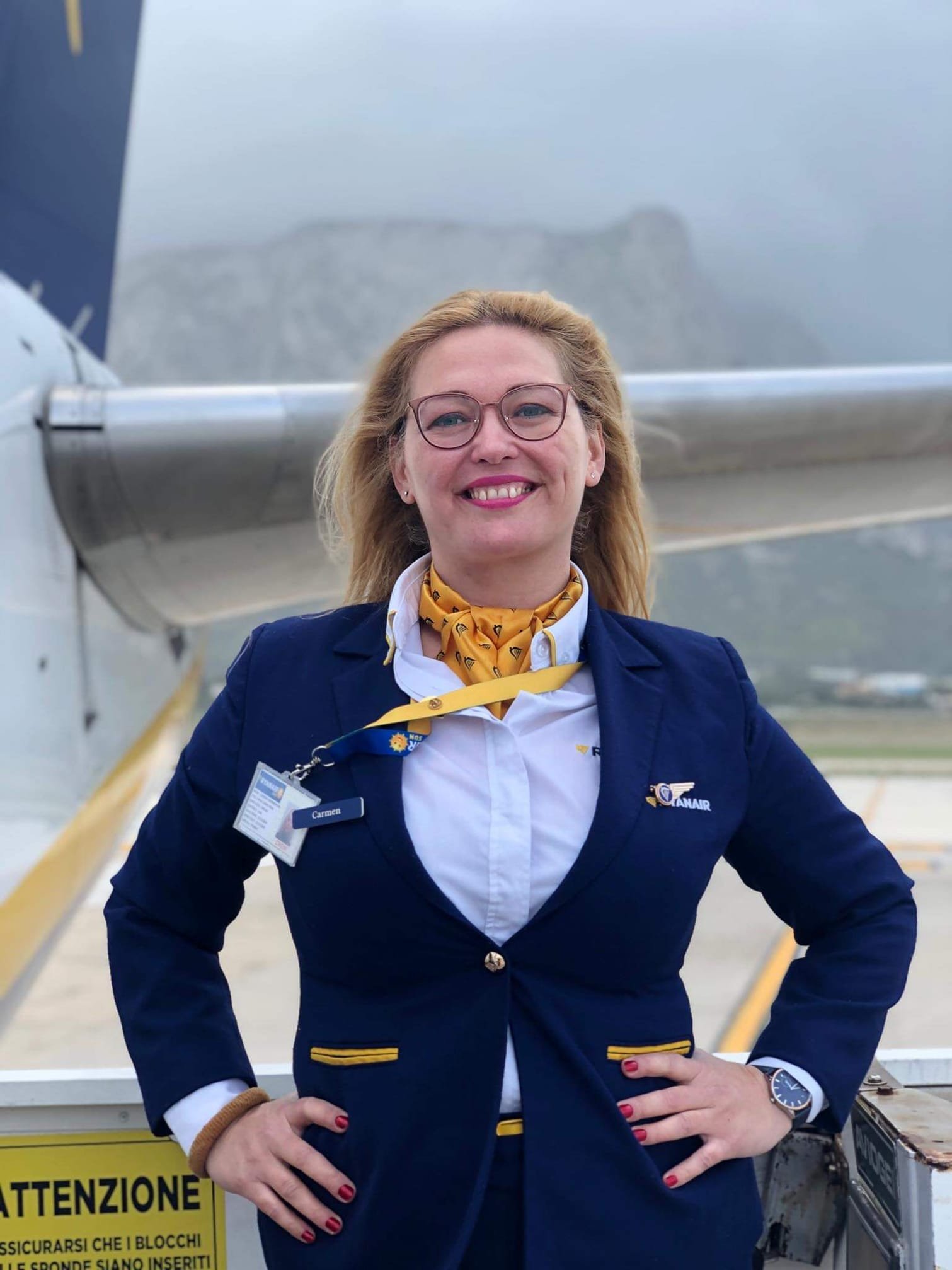 Carmen Chermenschi hostess di volo