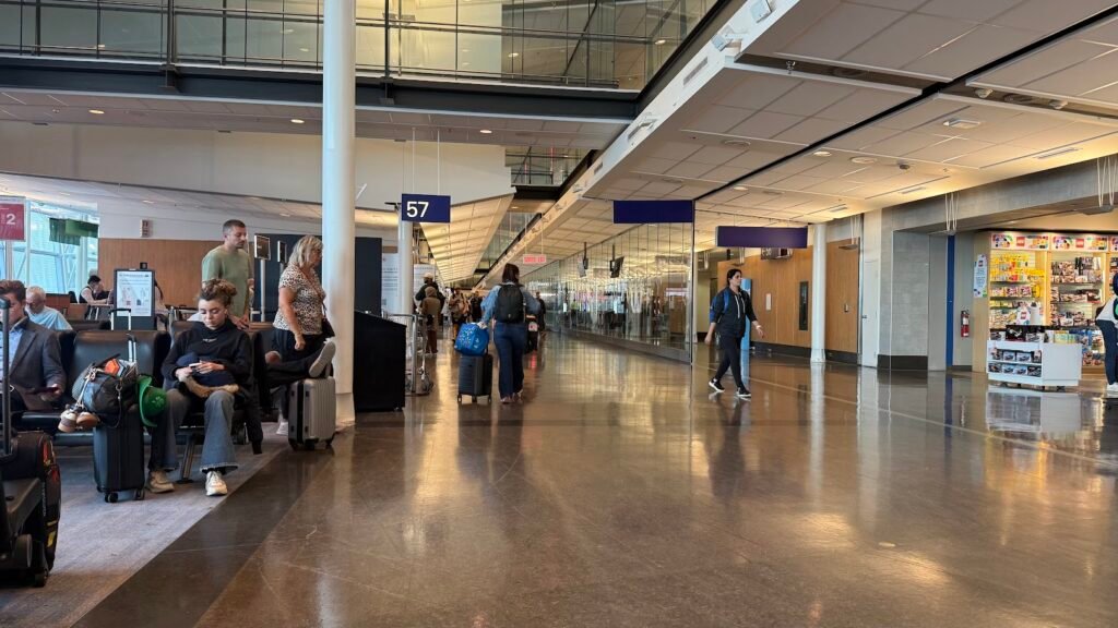 Passeggeri aspettando il volo ritardato