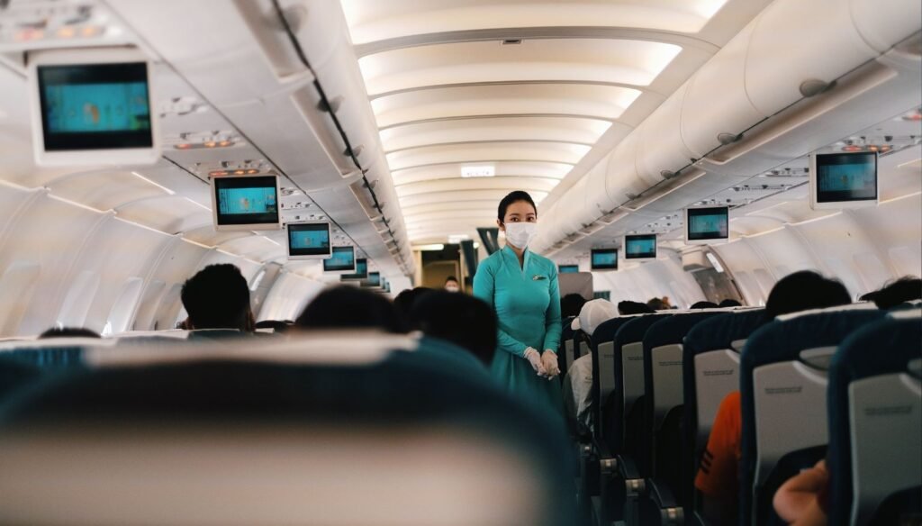 Assistente di volo in servizio